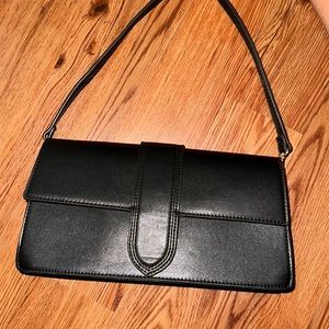 Black hand hand/shoulder bag